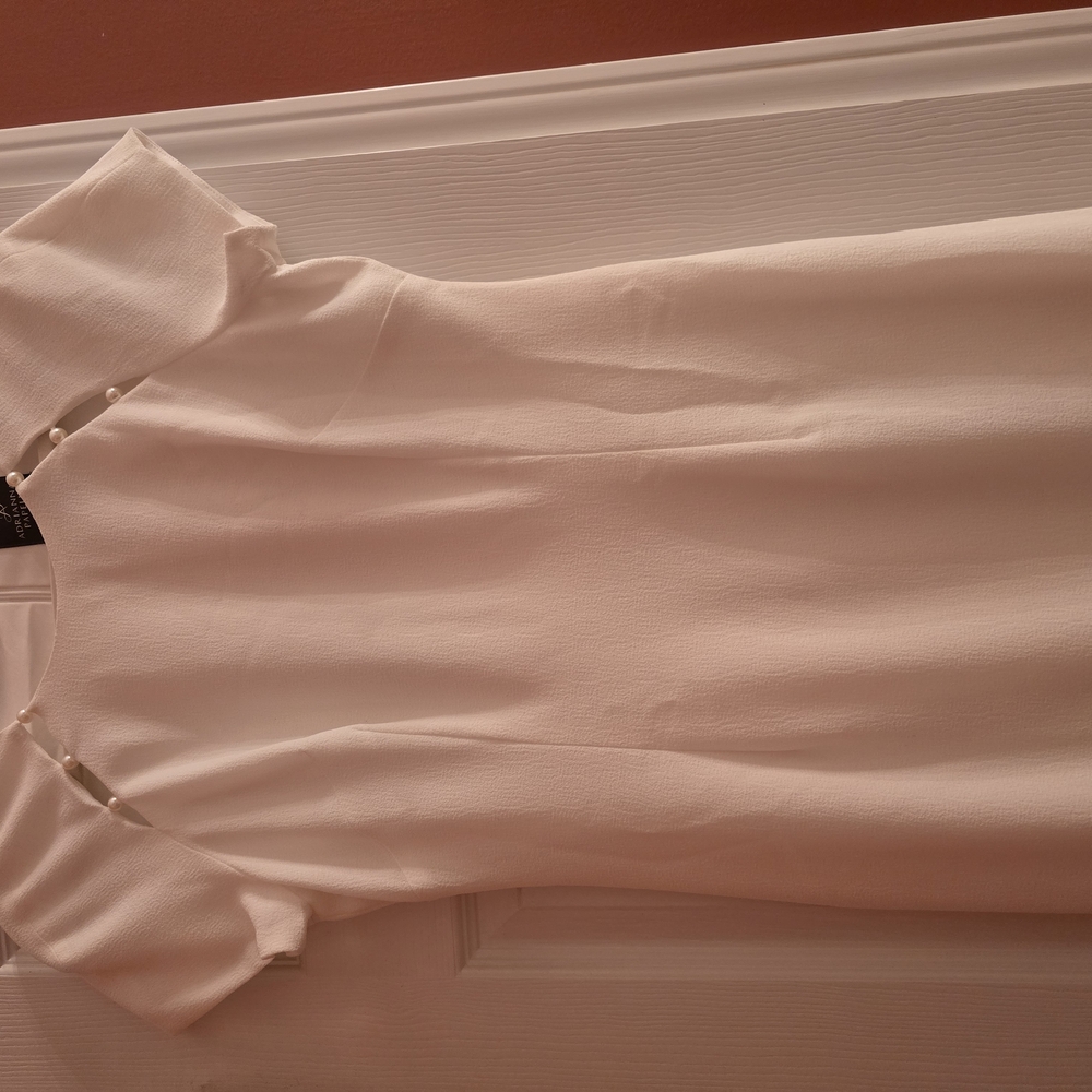 Elegant Cream Dress with Short Sleeves